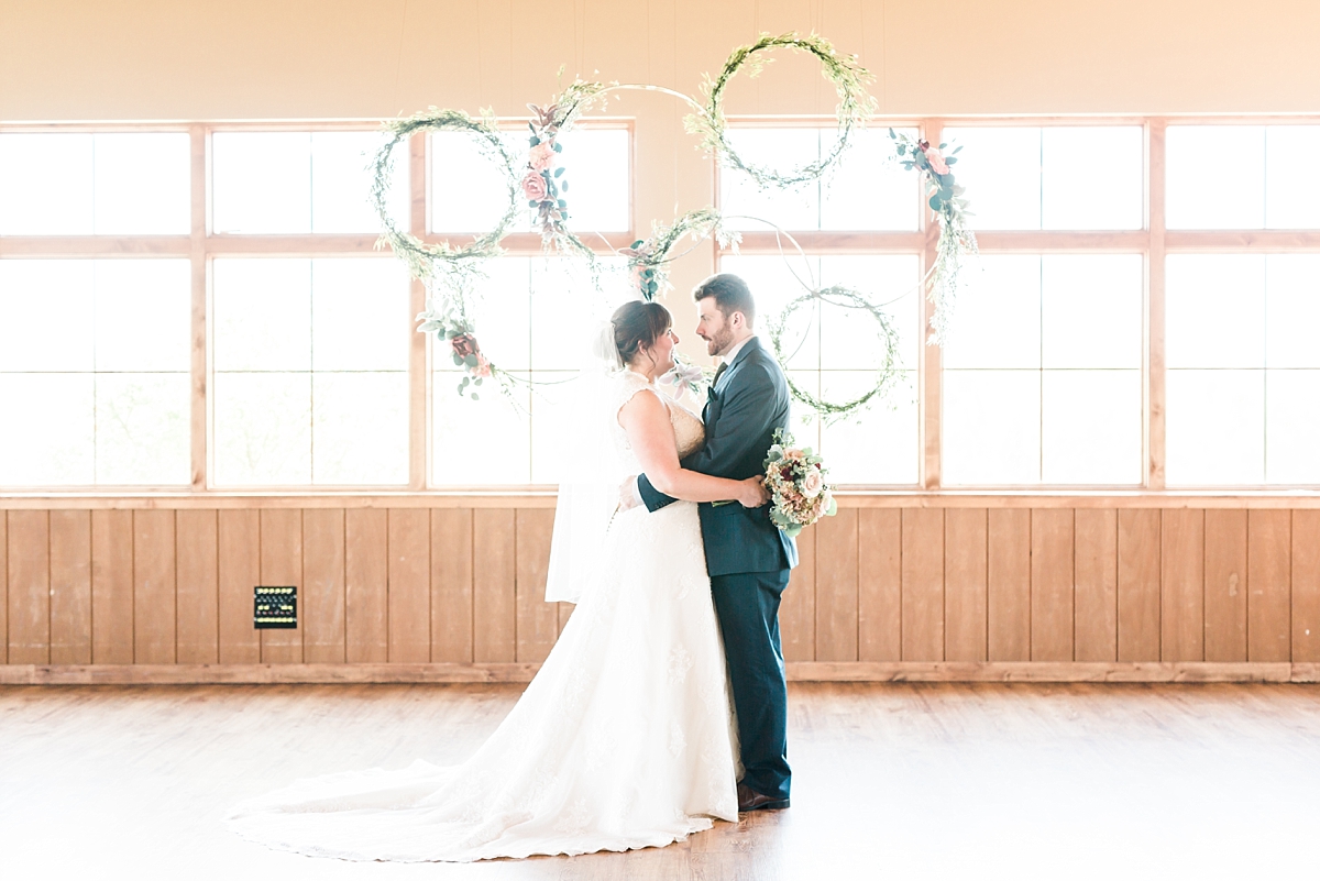 Cedar Ridge Winery Wedding | Quad CIties Wedding Photographer | Outdoor Weddings in the Quad Cities | Destination Wedding Photographer | Sarah Sunstrom Photography_0059.jpg