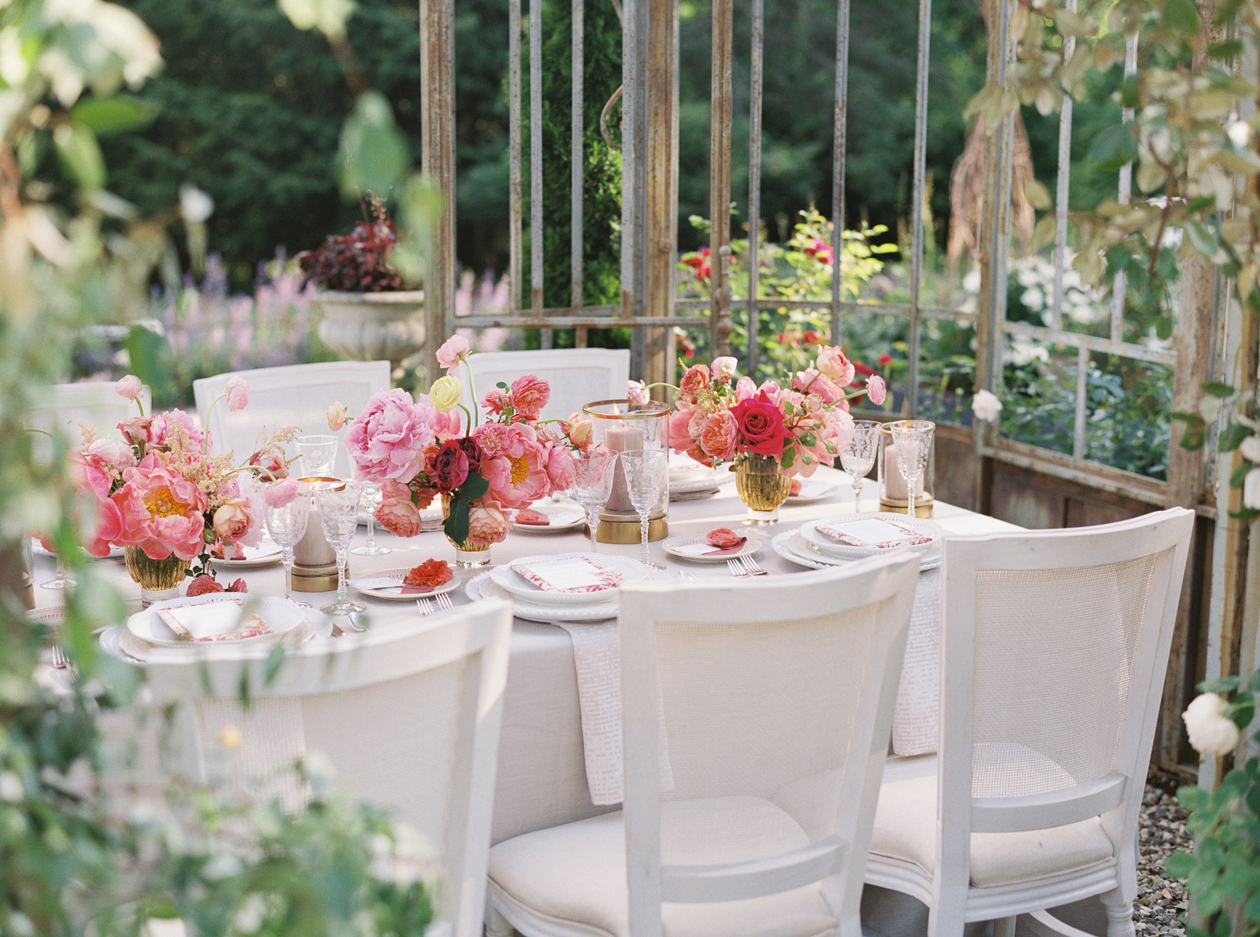 Bright and Bold Spring Wedding at Greencrest Manor. Beautiful outdoor tablescape for wedding with pink garden roses. Photographed on film by Chicago based destination wedding photographer Sarah Sunstrom Photography.
