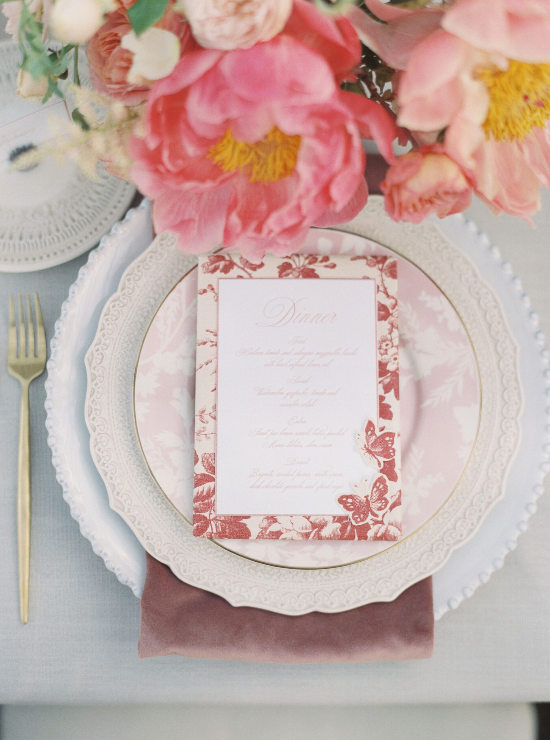 Beautiful outdoor tablescape for wedding with pink garden roses. Photographed on film by Chicago based destination wedding photographer Sarah Sunstrom Photography.